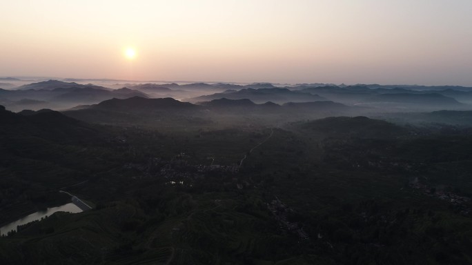 临沂岱崮山区崮上草原景区航拍4k