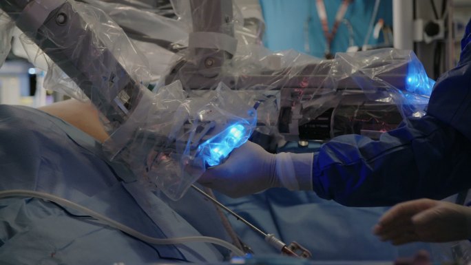 使用达芬奇手术系统的微创机器人手术