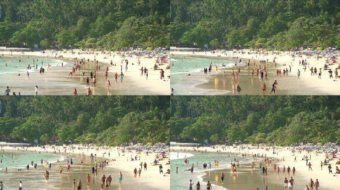 夏季拥挤的海滩，用延时技术拍摄。