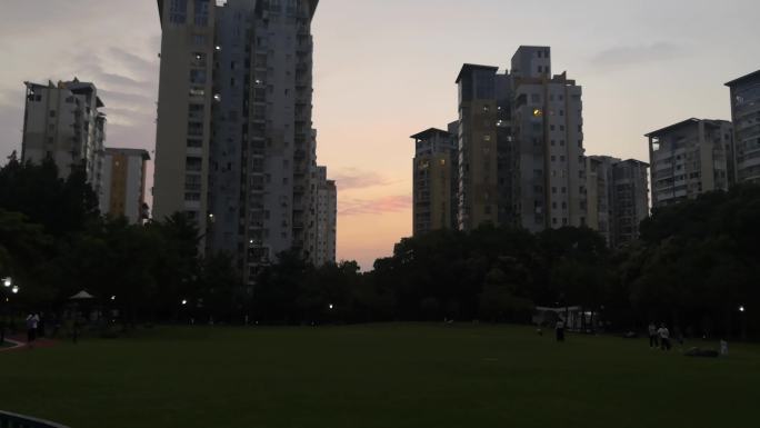 小区夕阳