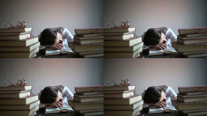 疲倦的学生