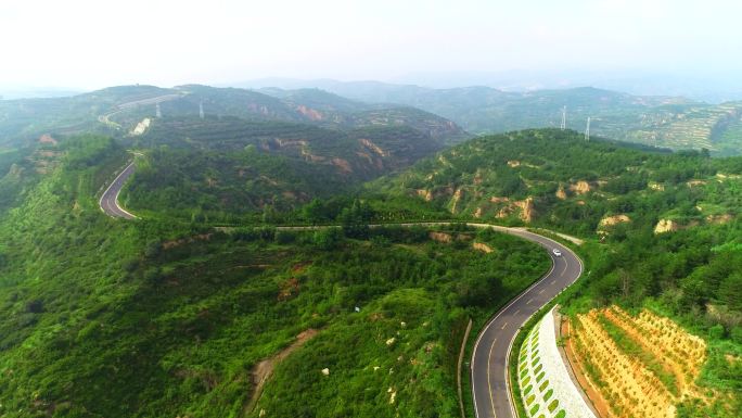 航拍山西太原西山旅游公路