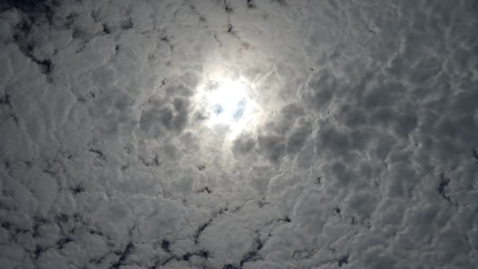 中午-云层-太阳