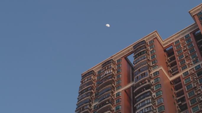 4K居民楼上空月亮升起延时摄影