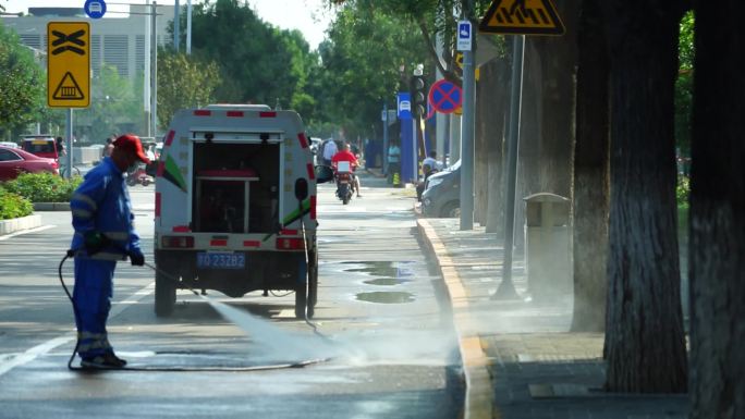 环卫工人清洁环保垃圾车城市美容师冲洗马路