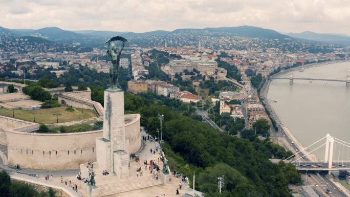 布达佩斯城堡和自由女神像鸟瞰图