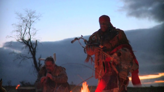 美洲土著酋长和木管乐器演奏家