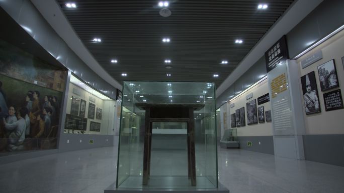 吉鸿昌将军纪念馆展厅历史资料旧书桌28