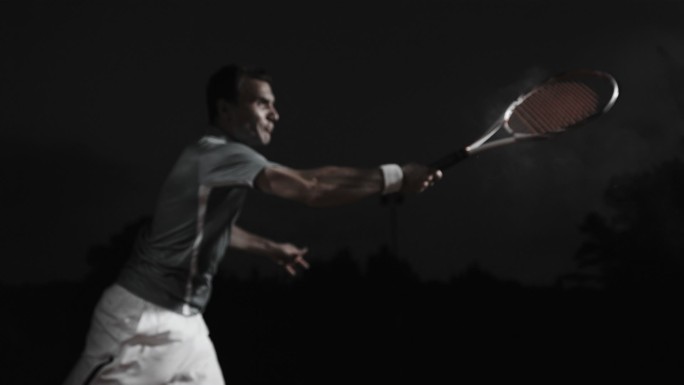 网球选手击打网球打球运动活动网球拍