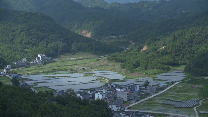 大山 蓝天 白云 村庄 群山 山脉