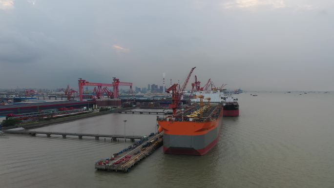 上海外高桥造船公司