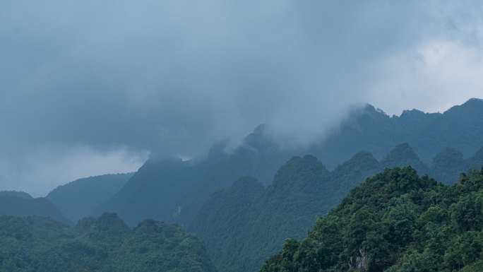 4K广西东兰延时摄影山间的云雾