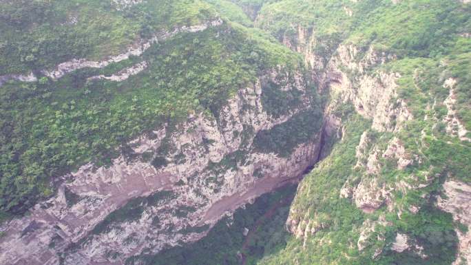 航拍山西吕梁山太原一线天