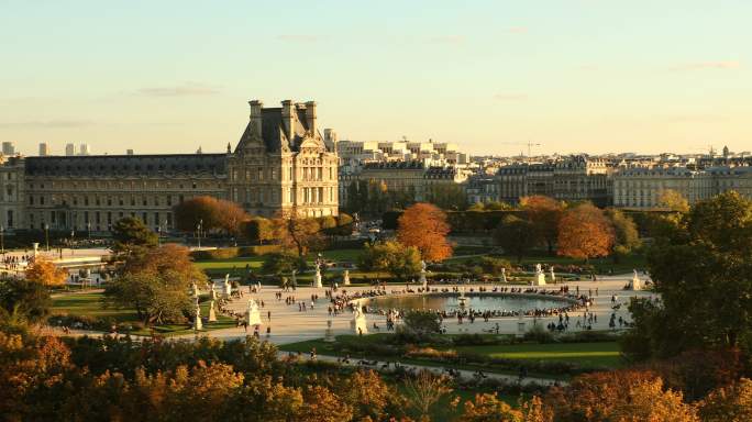 法国巴黎秋季杜伊勒里宫全景。