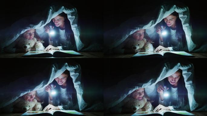 在床上给女儿读晚安故事。