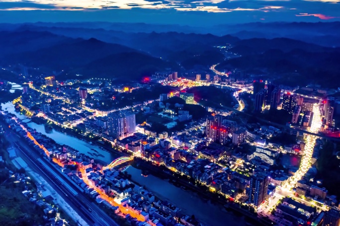 5.5K航拍延时夜幕降临小城镇灯光4秒