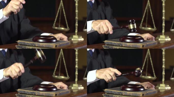法官在法庭上使用木槌