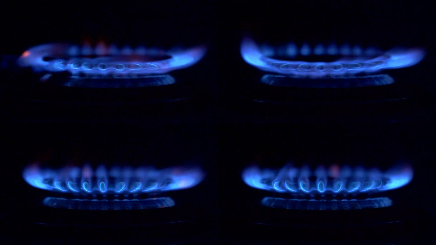 煤气打开了，发出蓝色的火焰。