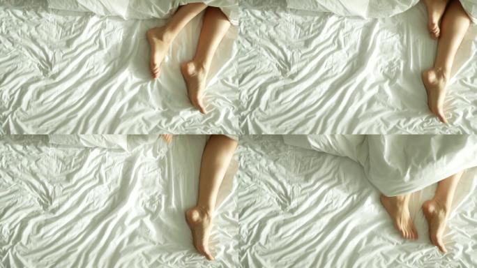 从上方看床上的女性腿
