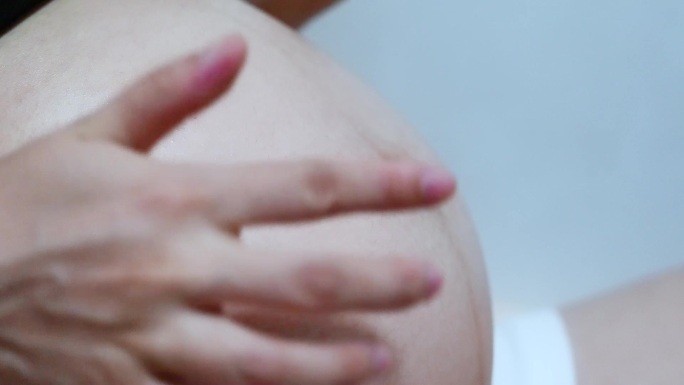 孕妇孕肚涂抹防妊娠纹滋润乳液