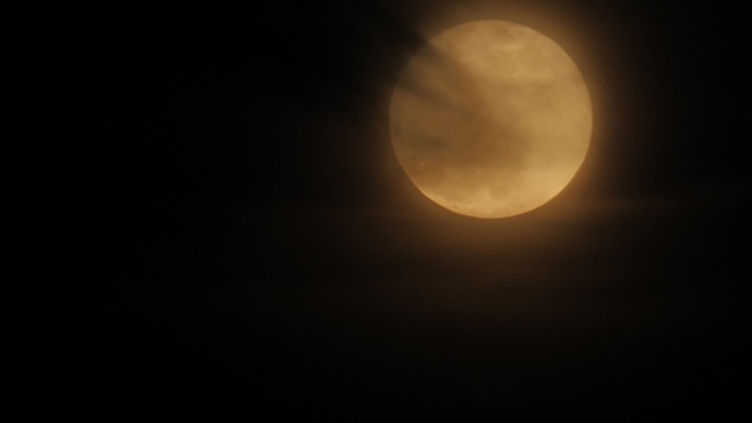 月亮夜空圆月云层流动风光风景