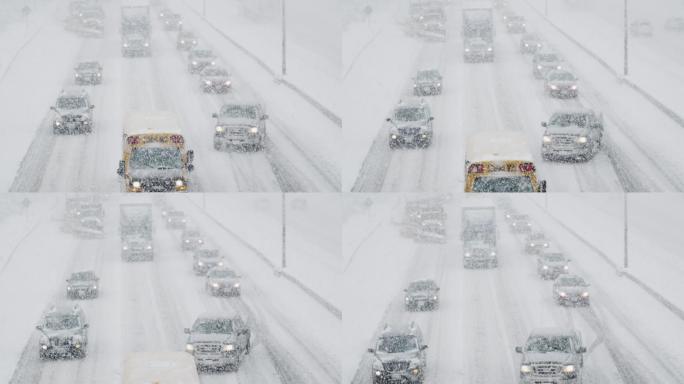 在冬季暴风雪中行驶的一排车辆