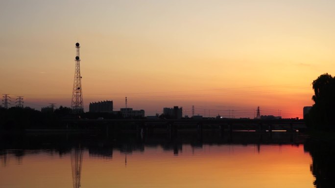 河边晚霞夕阳红火烧云为霞尚满天夕阳无限好