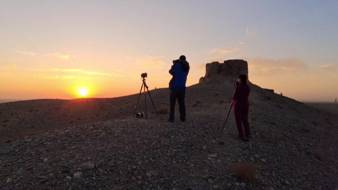 戈壁大漠，长城日出，摄影人