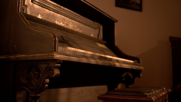 音乐家作曲家冼星海钢琴老式唱片机