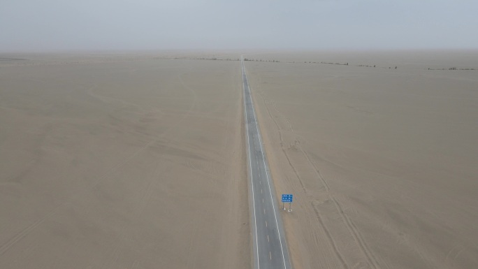 4k无人机航拍沙漠中公路