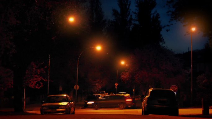 汽车在夜间行驶
