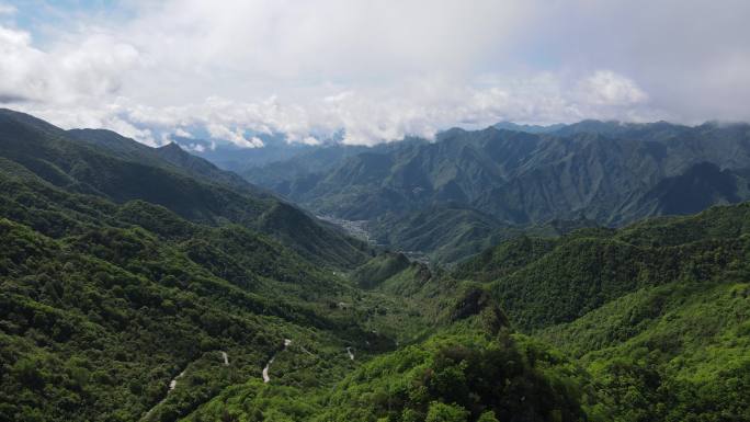 4K大山 大山中的村落 村庄 公路航拍