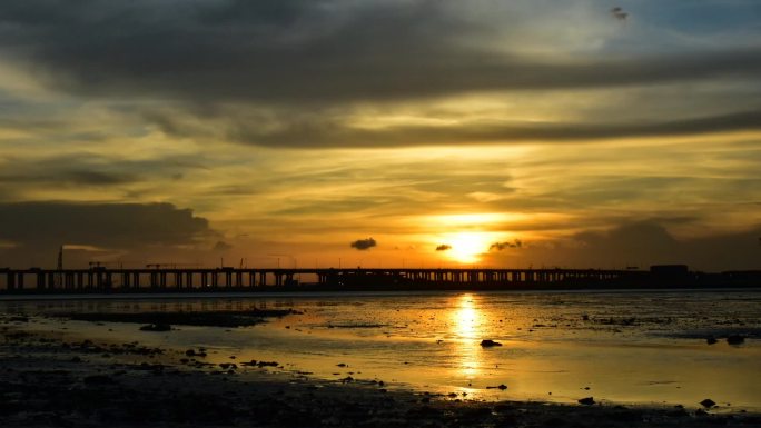 海边桥边日落夕阳延时