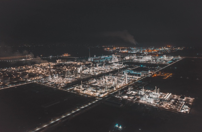化工厂炼油厂夜景航拍延时