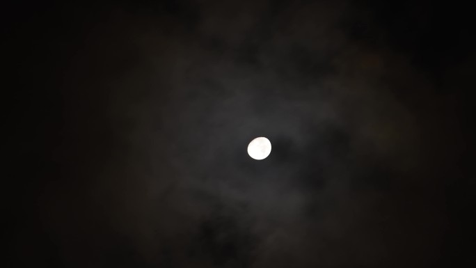 乌云覆盖月亮延时