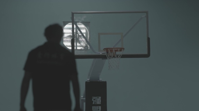 篮球馆打篮球训练逆袭自律凌晨汗水