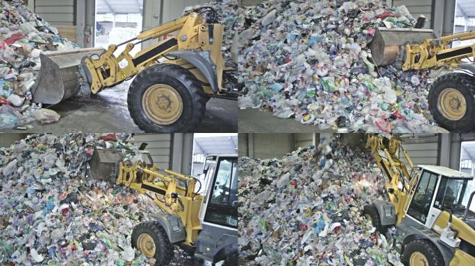 反铲装载机在回收塑料废料