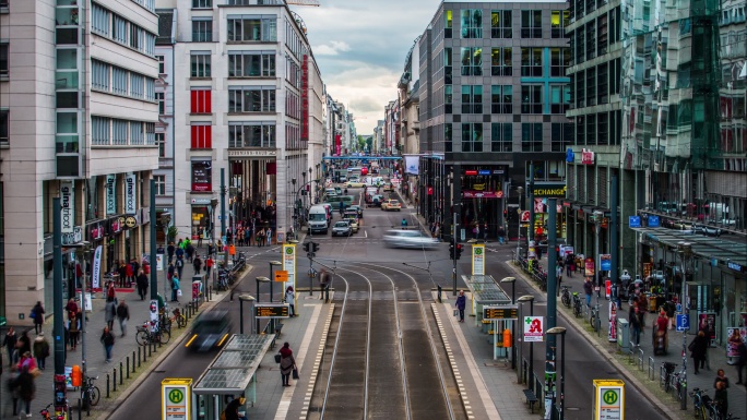 德国柏林弗里德里希大街购物街延时摄影