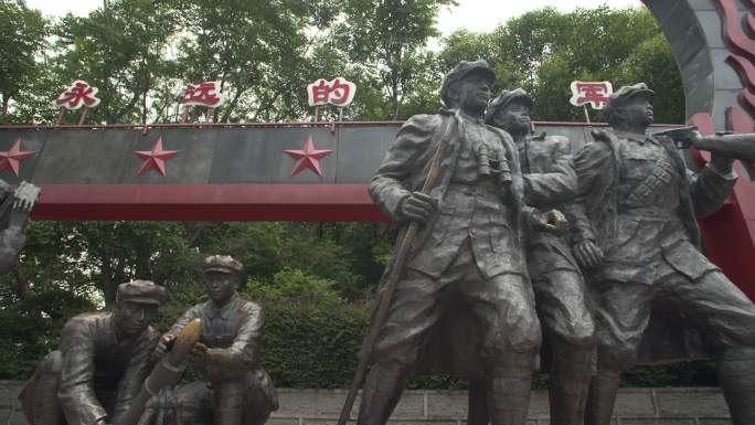鄂豫皖苏区首府革命博物馆红军雕像全景