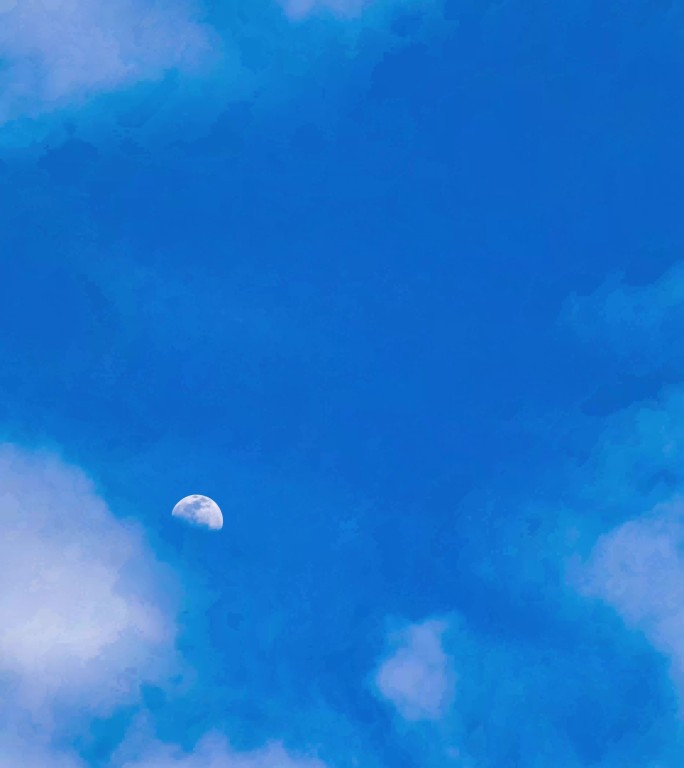 4K延时蓝天白云月亮在云层升起