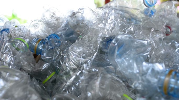 塑料瓶塑料回收空矿泉水瓶子