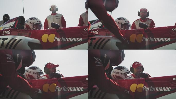 在赛车比赛中指导赛车手的教练
