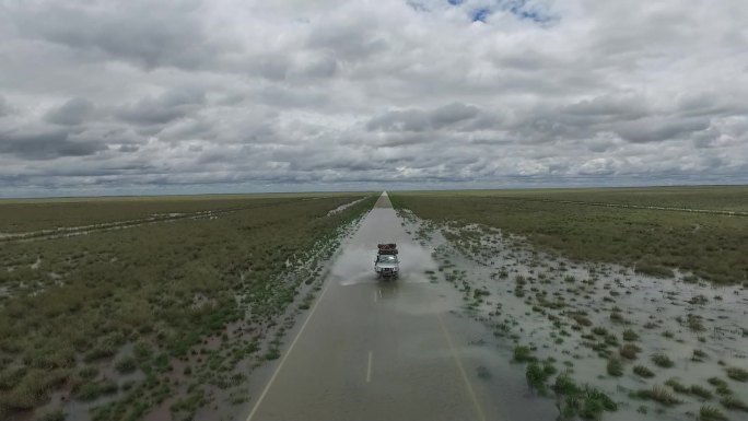 涉水公路航拍