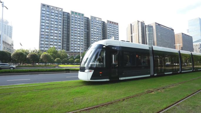 现代有轨电车在现代城市的中心城区行驶