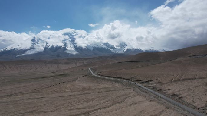 航拍新疆慕士塔格峰冰川