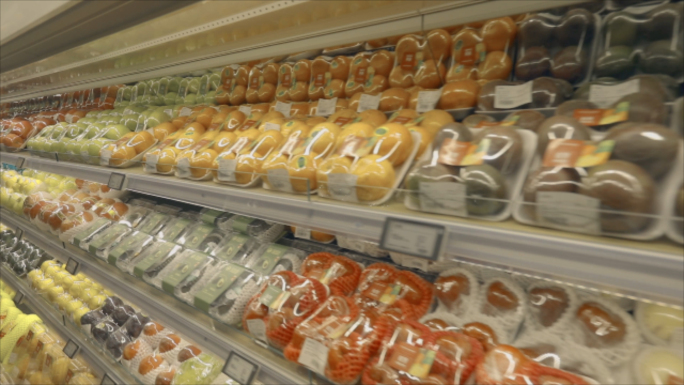 新鲜水果蔬菜沙拉乳制品饮料超市货架