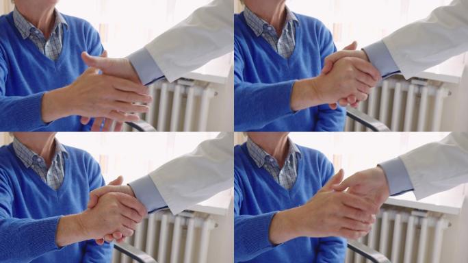 与患者握手的医生医患关系4K医疗加油打气