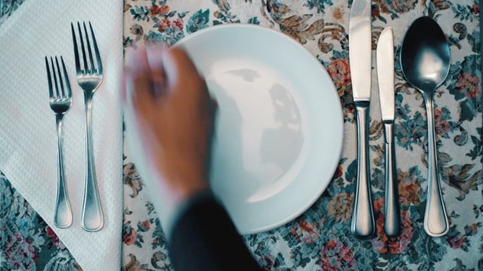 餐桌上的餐具餐具实拍视频西餐刀具