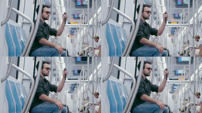 地铁列车上孤独的盲人