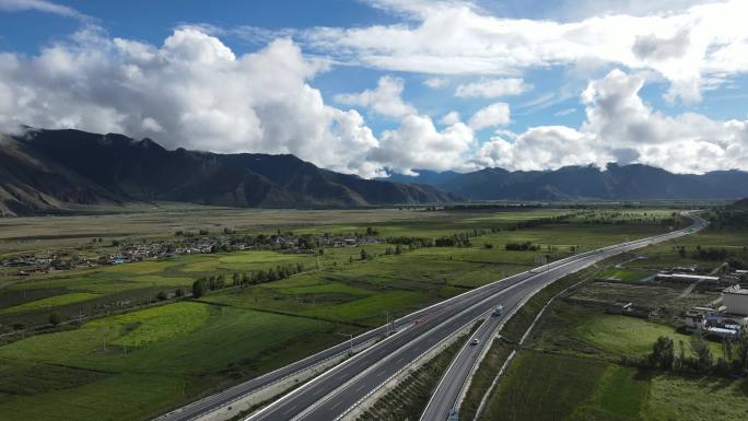 西藏乡村振兴高速公路